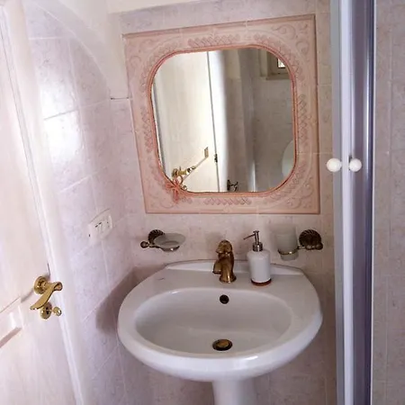 Archetto Bianco Oda ve Kahvaltı 3*